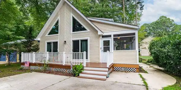 37 GREENWOOD LANE
