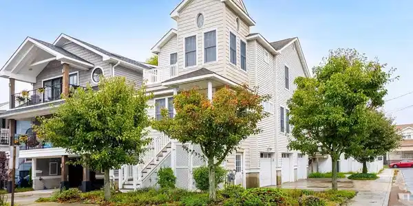 3 VASSAR SQUARE