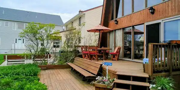 916 SHORE DRIVE