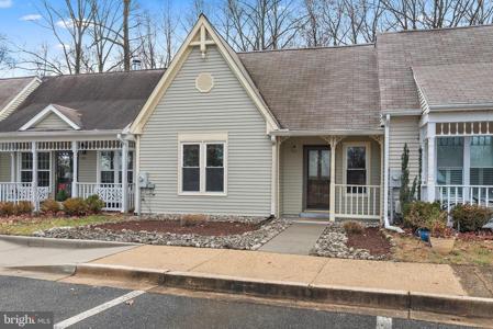 976 RIVERSEDGE CIRCLE
