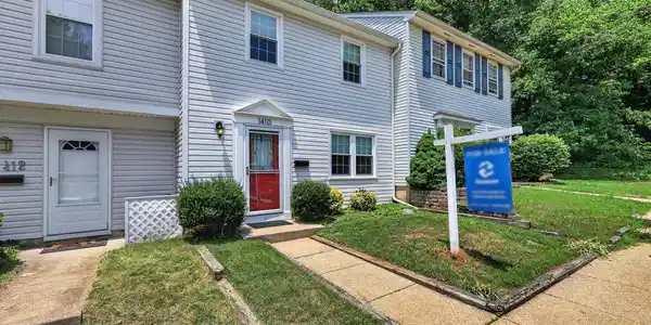 1410 FOXWOOD COURT