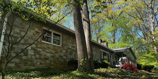 302 SCENIC DRIVE