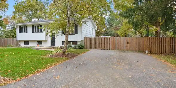 2709 PARKVIEW DRIVE