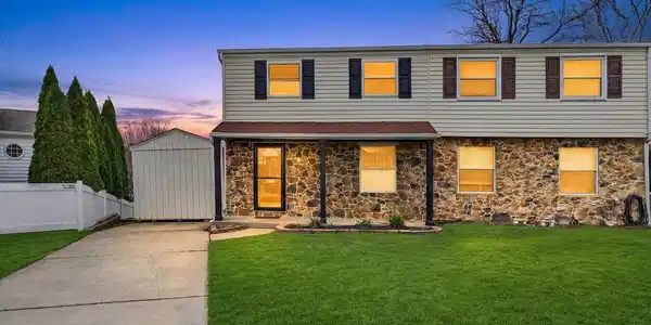 128 RAVENSWOOD COURT