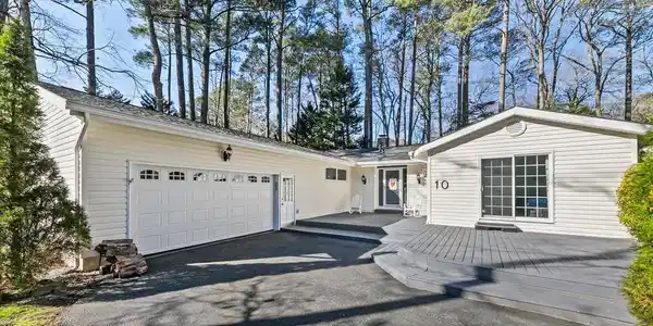 10 COVENTRY COURT