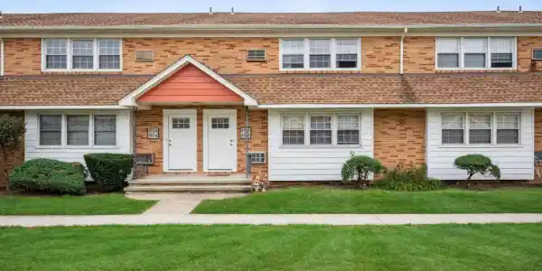 5416 SUFFOLK COURT