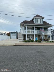 122 E 22ND AVENUE