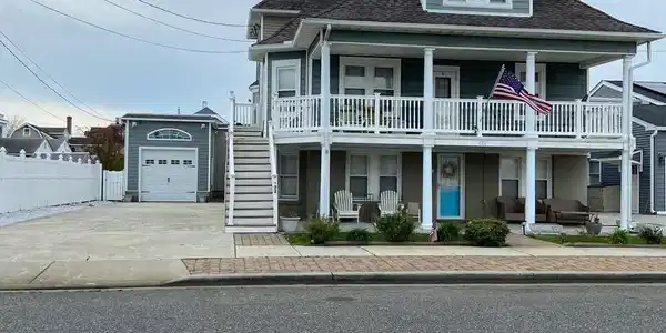 122 E 22ND AVENUE