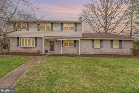 225 HEMLOCK LANE