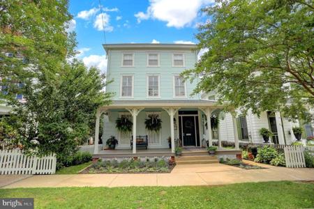 314 BOHEMIA AVENUE