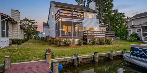 9 HARBORVIEW DRIVE
