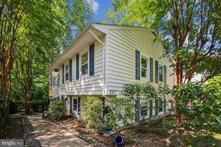 227 DEWEY DRIVE