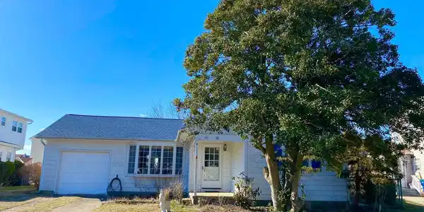 4 HUDSON COVE