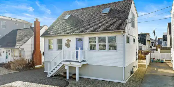 20 W MERMAID LANE