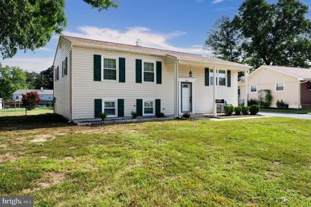 924 SUNNY BROOK DRIVE