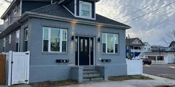 100 E POPLAR AVENUE
