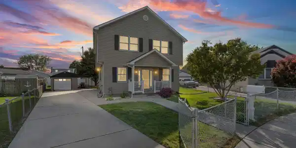 6 LOMBARDY DRIVE
