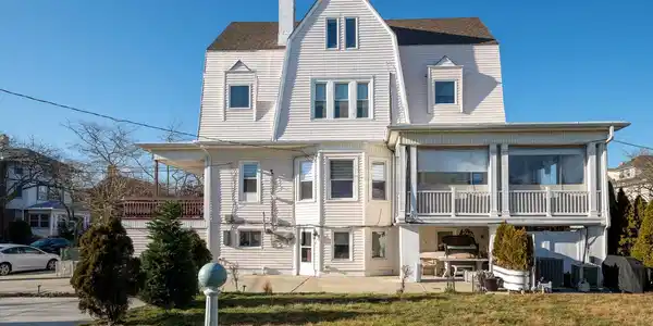 35 S LACLEDE PLACE