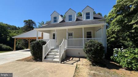 105 SIMMONS LANE