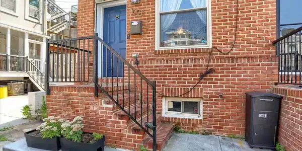 1001 BAYLIS STREET