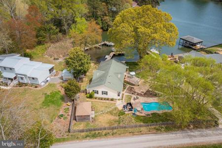 37 HICKORY LANE