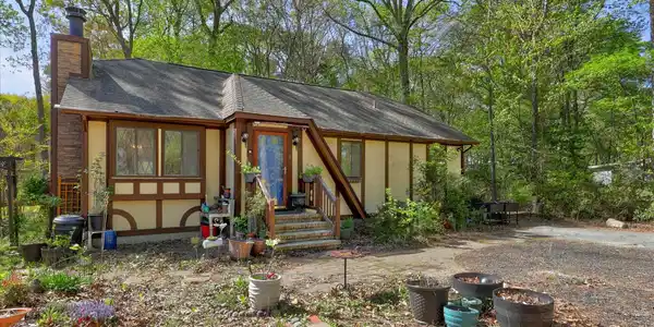 32 ROYAL OAKS DRIVE