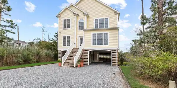 9 BURRWOOD COURT