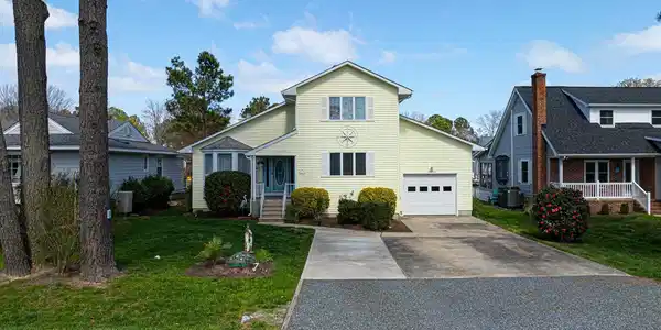 17 CARRIAGE LANE