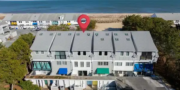 2 SEASTRAND COURT