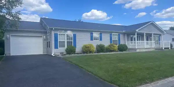 902 JONATHAN DRIVE