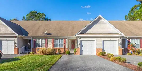 10 TANGLE WOOD COURT