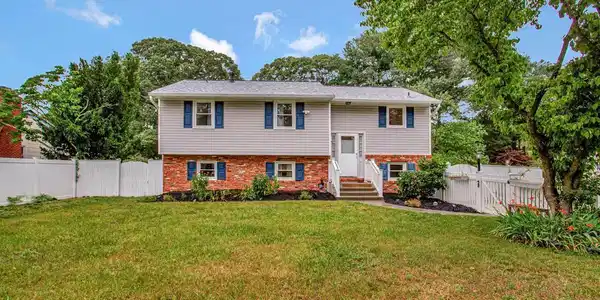 454 MANOR ROAD