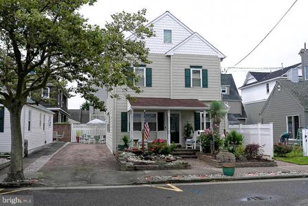 32 MANOR AVENUE