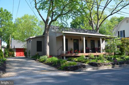 107 W MAPLE AVENUE