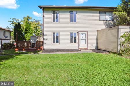 16 KING HENRY CIRCLE