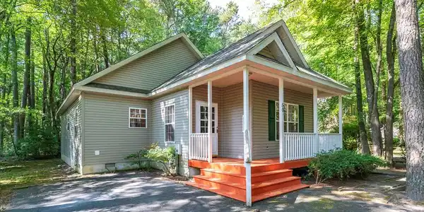 50 CRESTHAVEN DRIVE