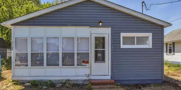 105 LAFAYETTE ROAD