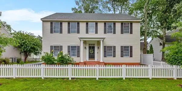 1210 CARROLLTON LANE