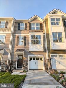328 AQUA SQUARE