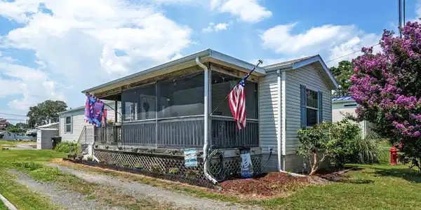 5328 MERRITT DRIVE