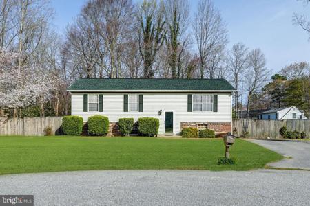 220 LEONARD COURT