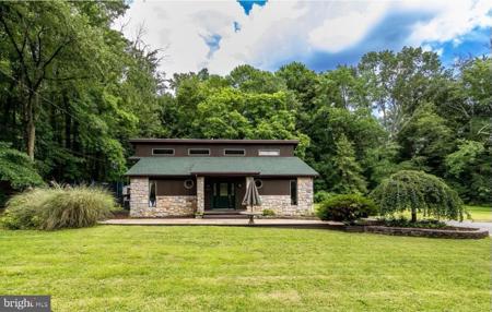 909 N PARADISE ROAD