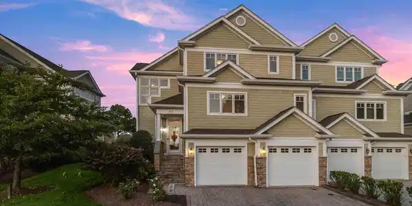 350 NARROWS POINTE DRIVE