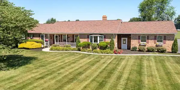 439 COMMODORE DRIVE
