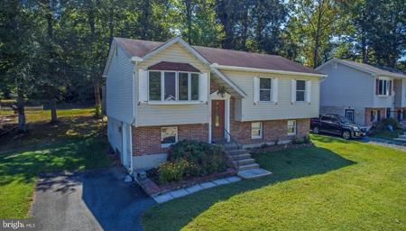 10 TRAIL WOOD COURT