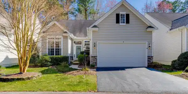 9 FREEPORT LANE