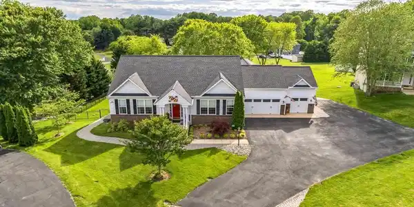465 SABLEWOOD DRIVE