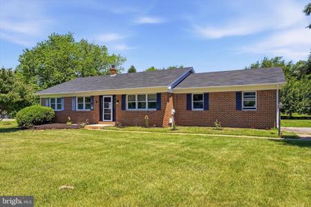 305 WHITE PINE DRIVE