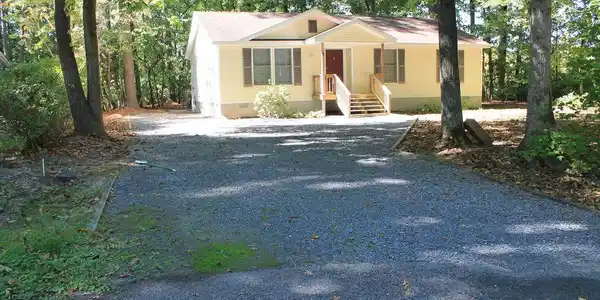 8 BELAIR COURT