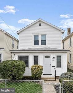 208 CENTER STREET